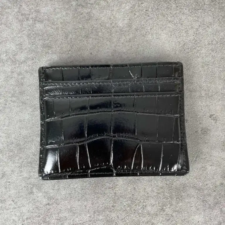 생로랑 크로커다일 엠보 카드지갑 광택 복원 — 작업 후