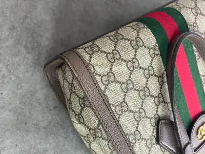 구찌 브라운 테두리 염색 수선