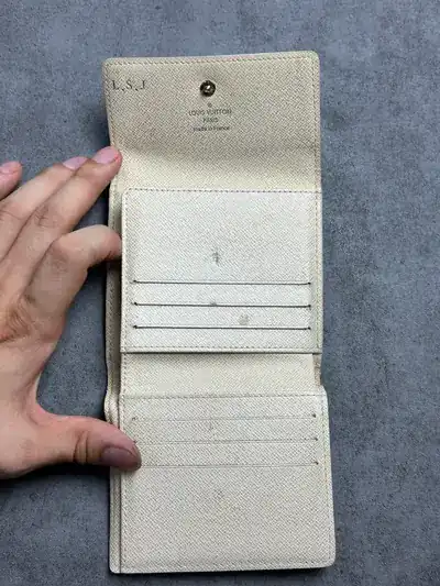 루이비통 반지갑 기리메 유약수선