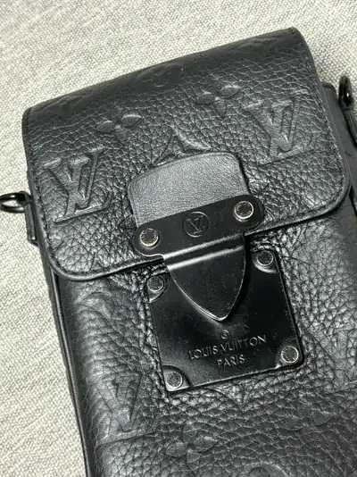 루이비통 버클 블랙코팅