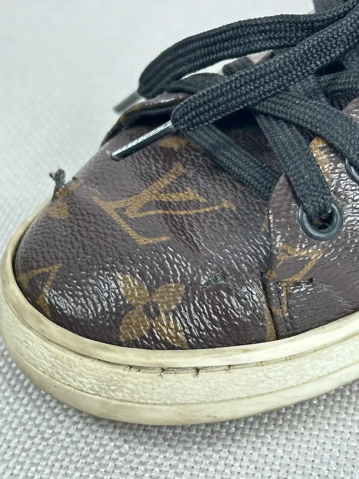 루이비통 스니커즈 가죽교체 before 4