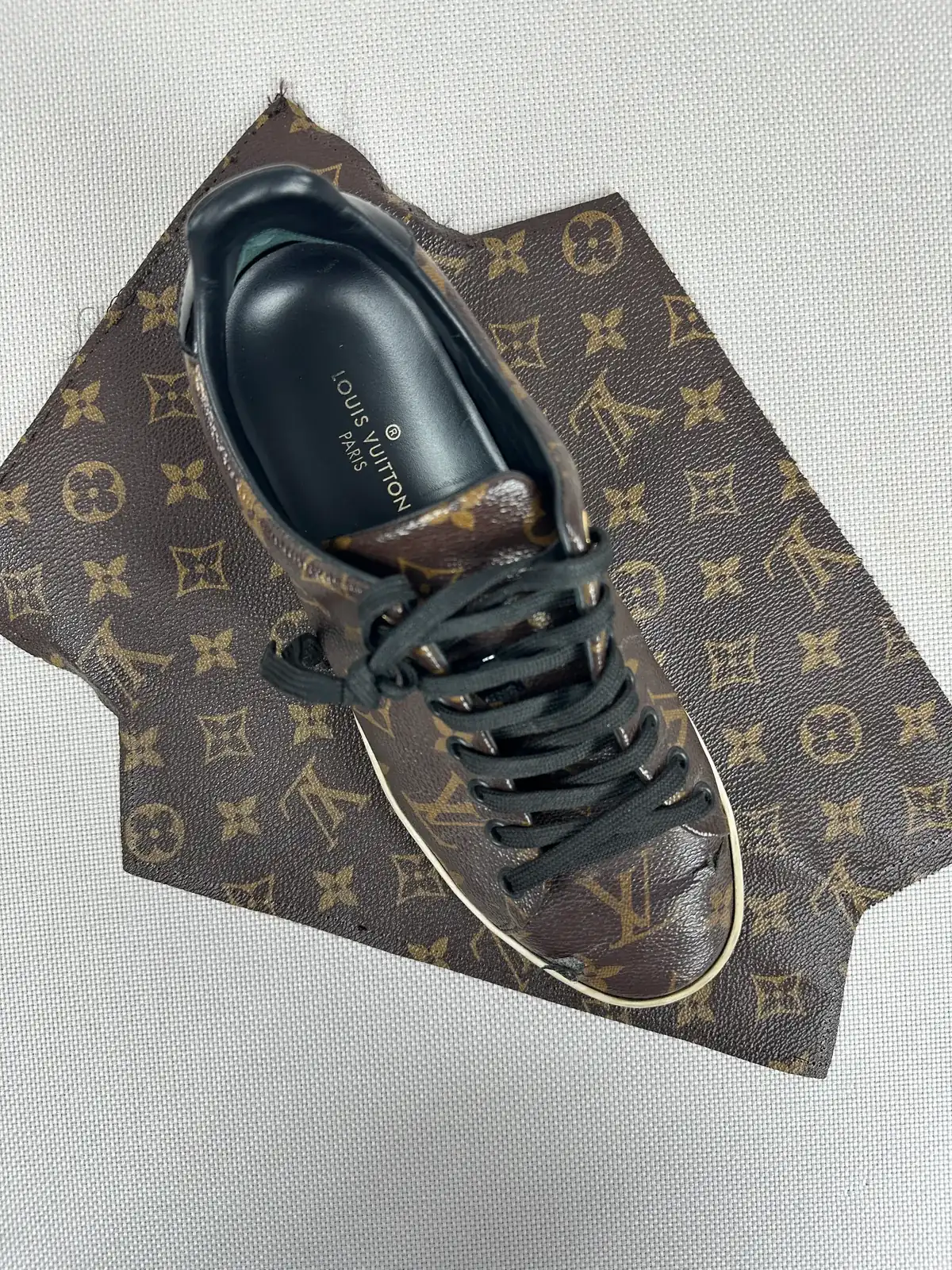 루이비통 스니커즈 가죽교체 before 8