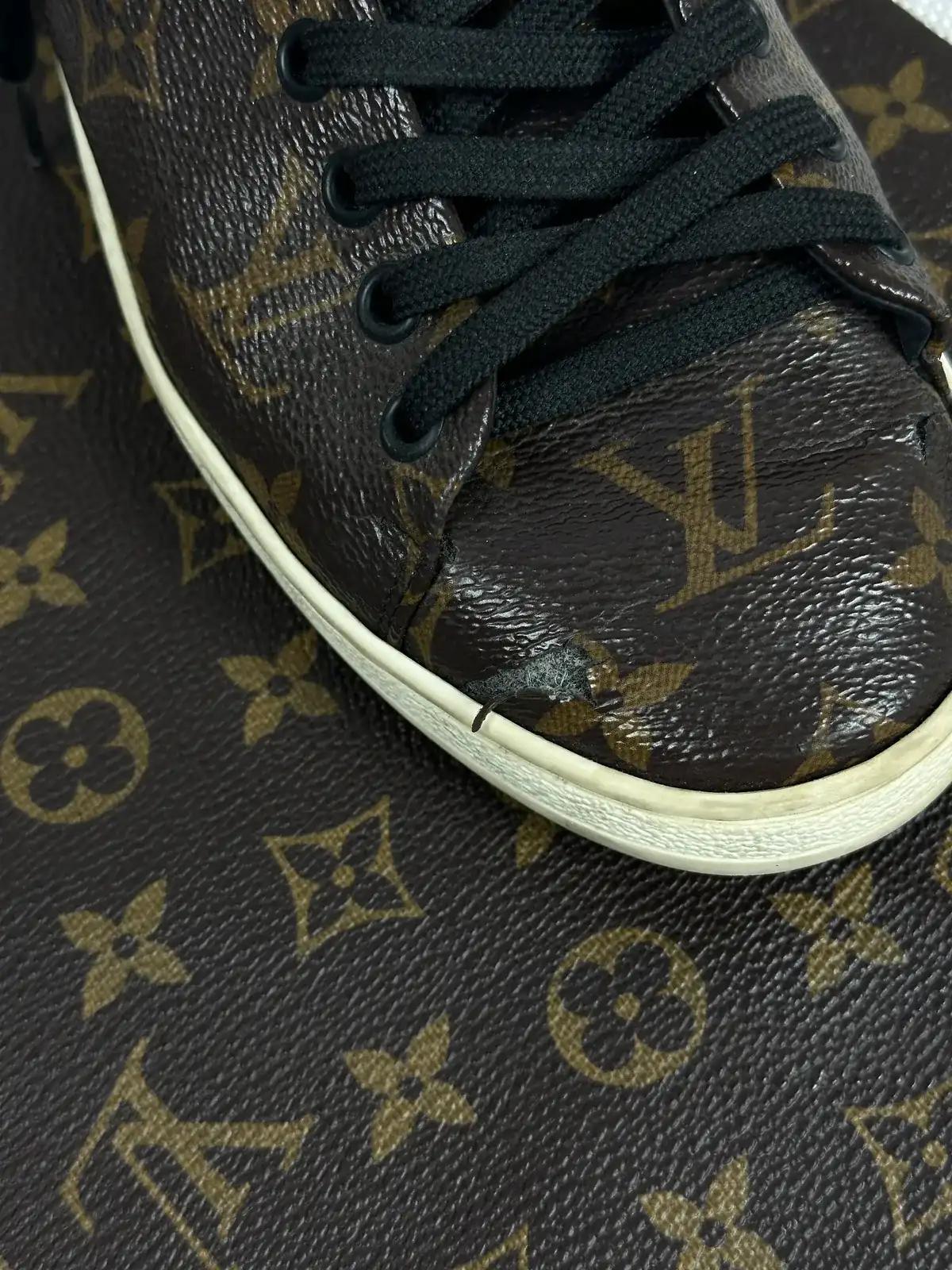 루이비통 스니커즈 가죽교체 before 9