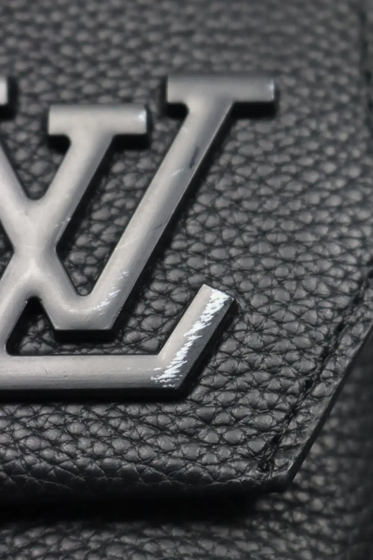 루이비통 크로스백 로고 코팅 before 4