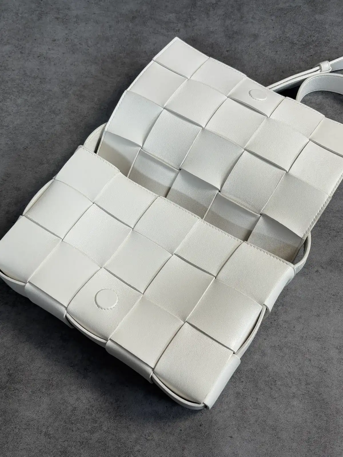 보테가베네타 화이트 타사 재염색 after 12