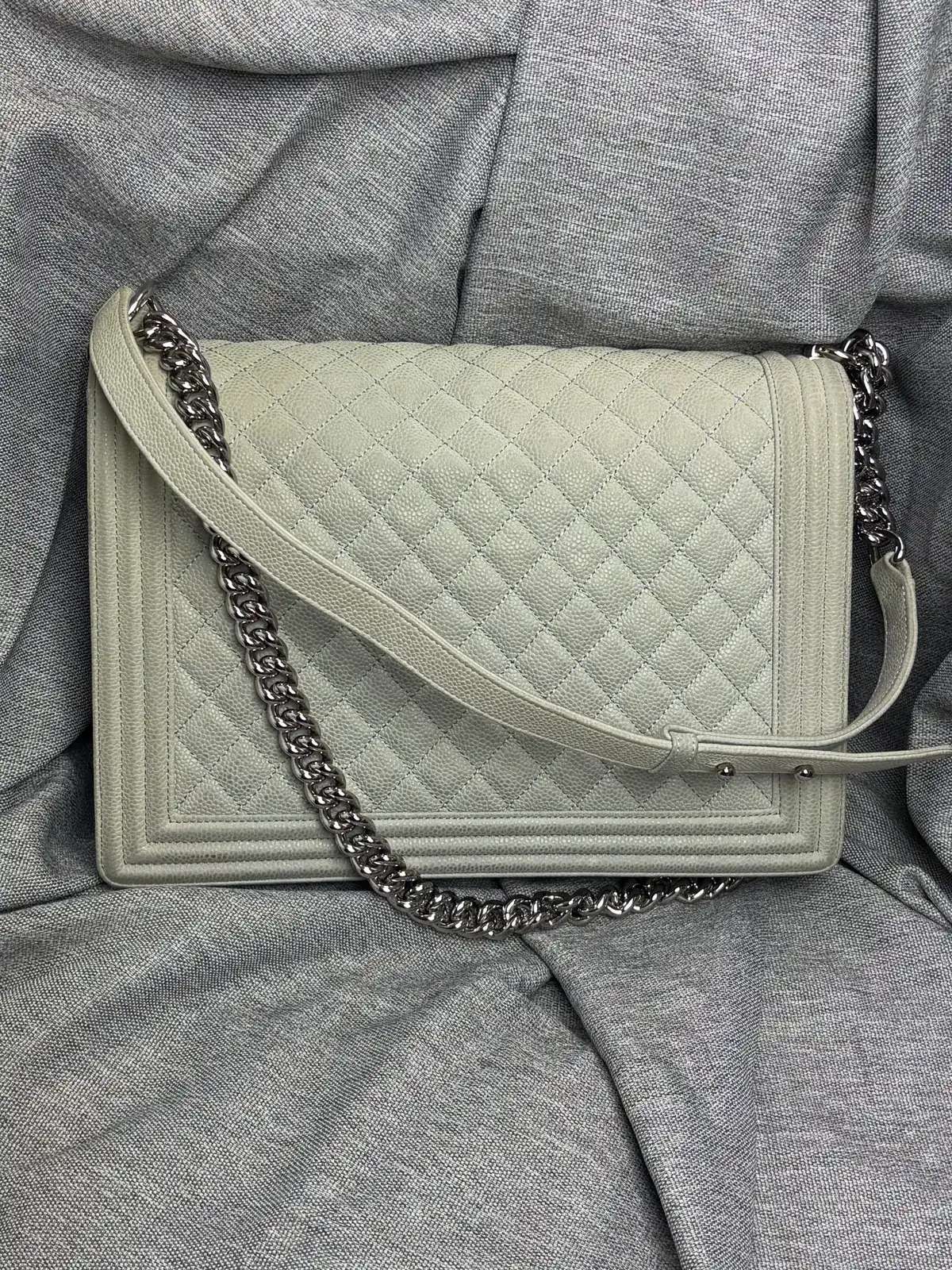 샤넬 보이플랩백 그레이 황변 복원 before 4