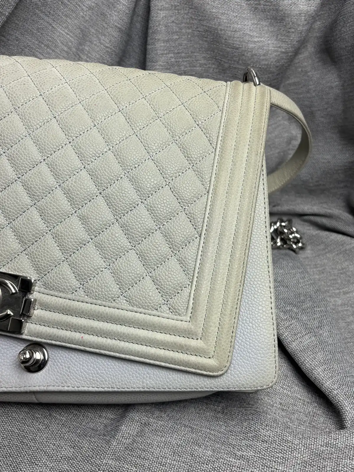 샤넬 보이플랩백 그레이 황변 복원 before 7