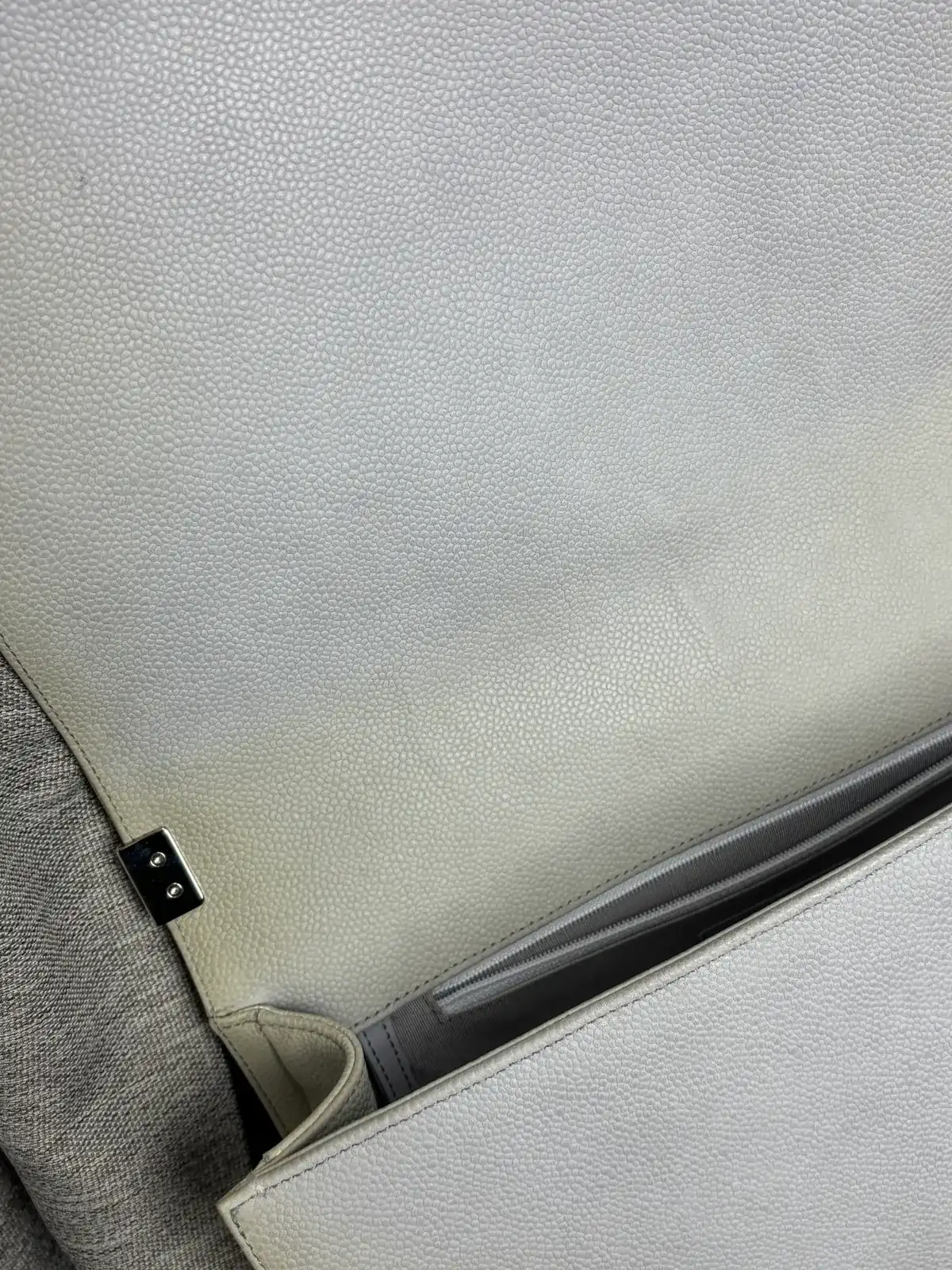 샤넬 보이플랩백 그레이 황변 복원 before 8