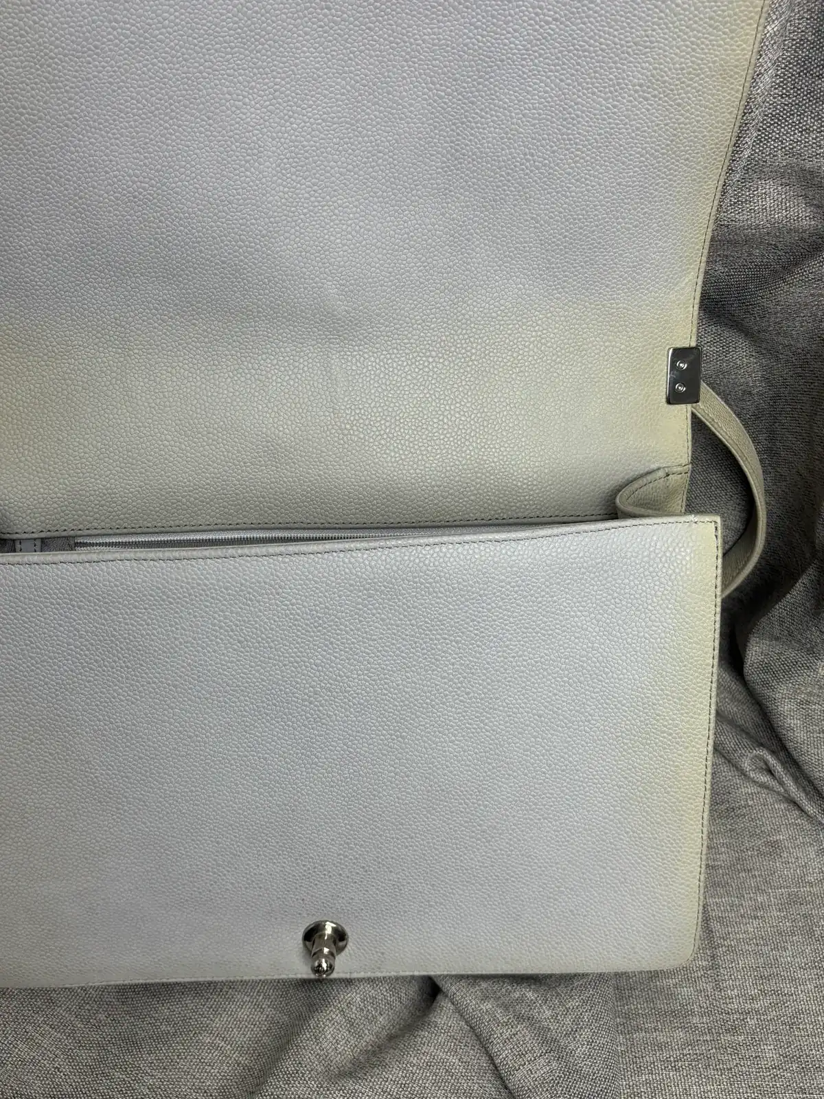 샤넬 보이플랩백 그레이 황변 복원 before 9