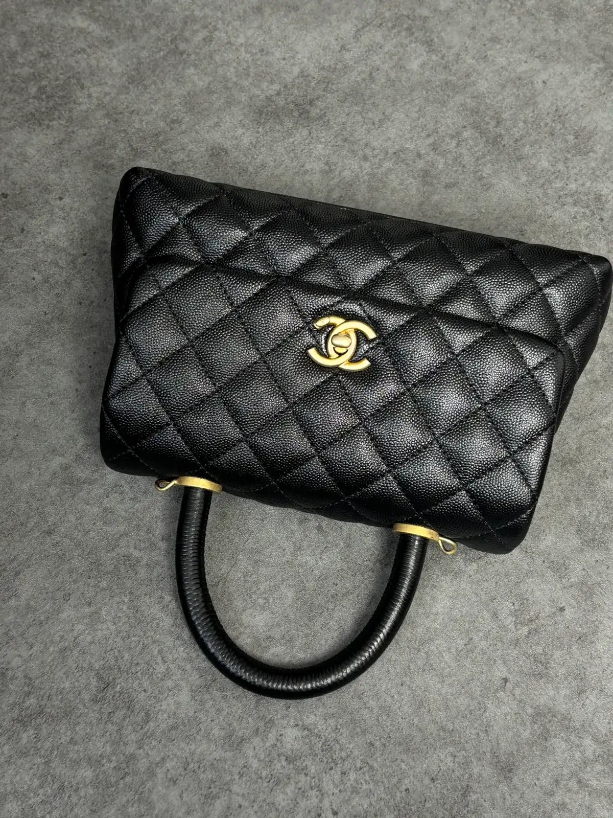 샤넬 캐비어 토트백 블랙염색 - After