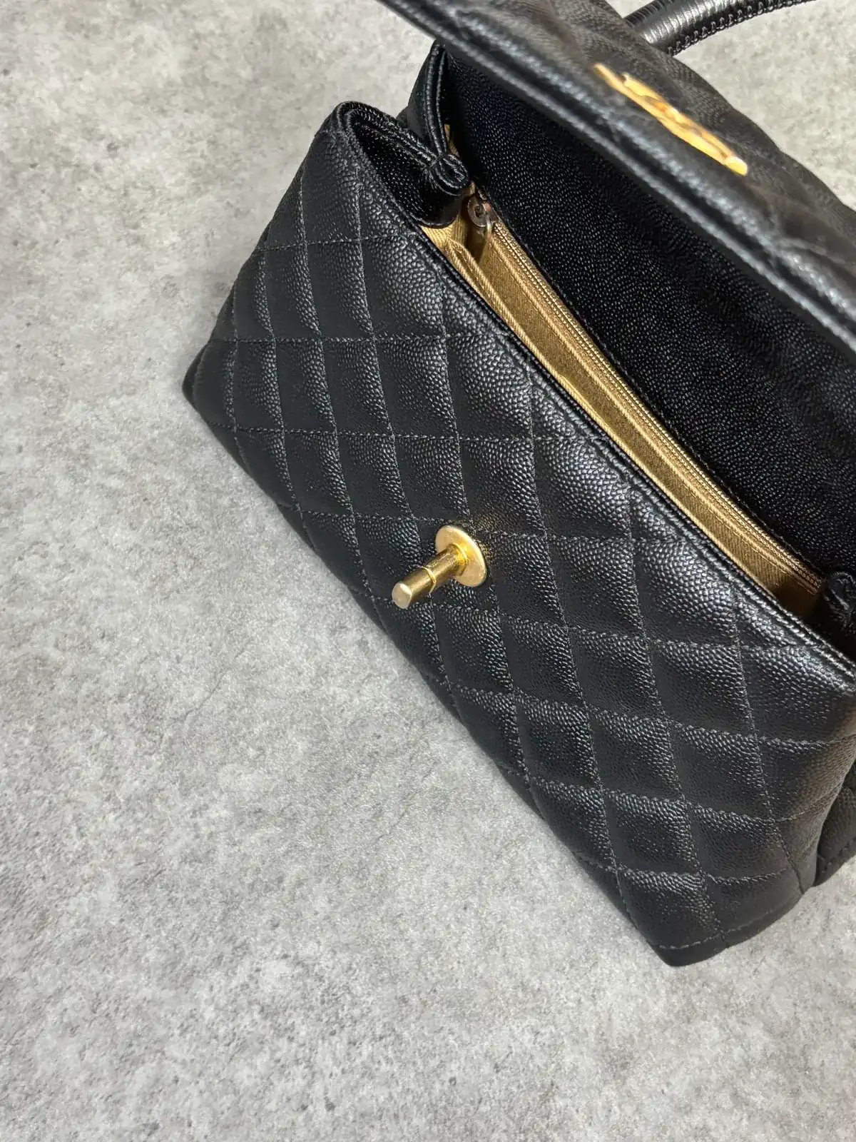 샤넬 캐비어 토트백 블랙염색 after 13