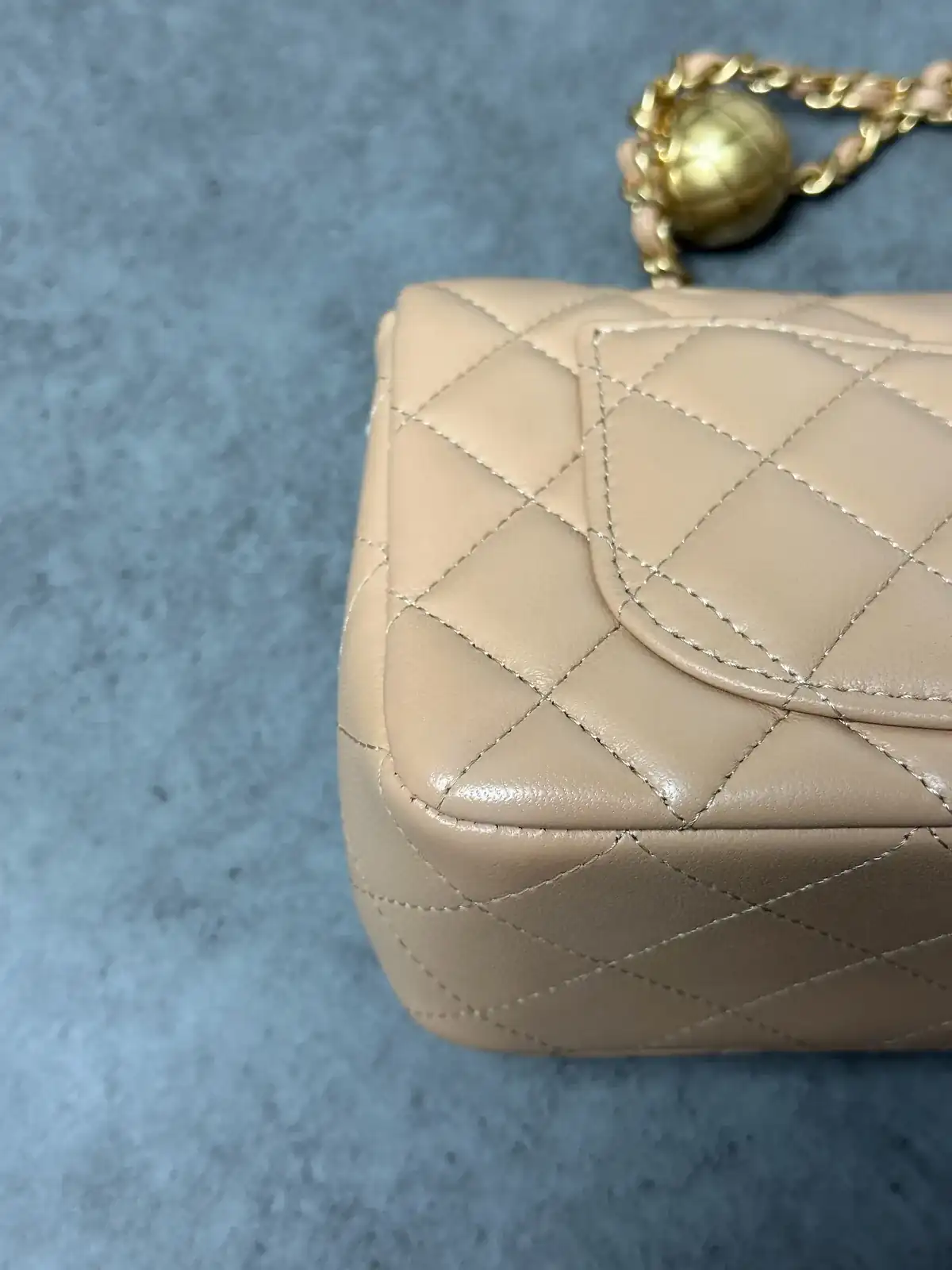 샤넬 클래식 베이지 찍힘 까짐 복원 - After