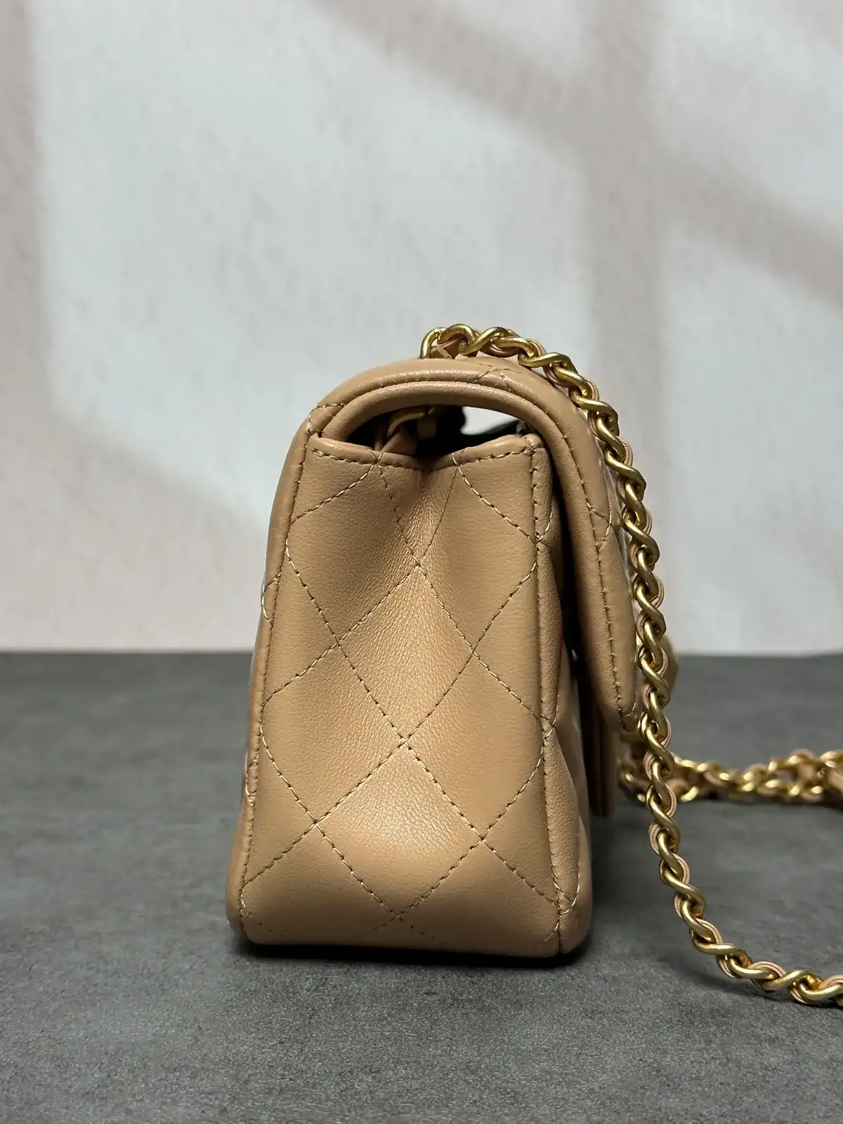 샤넬 클래식 베이지 찍힘 까짐 복원 after 19