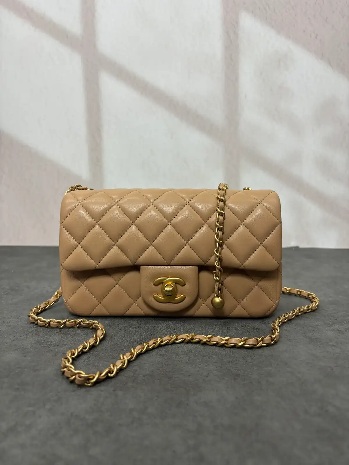 샤넬 클래식 베이지 찍힘 까짐 복원 before 10