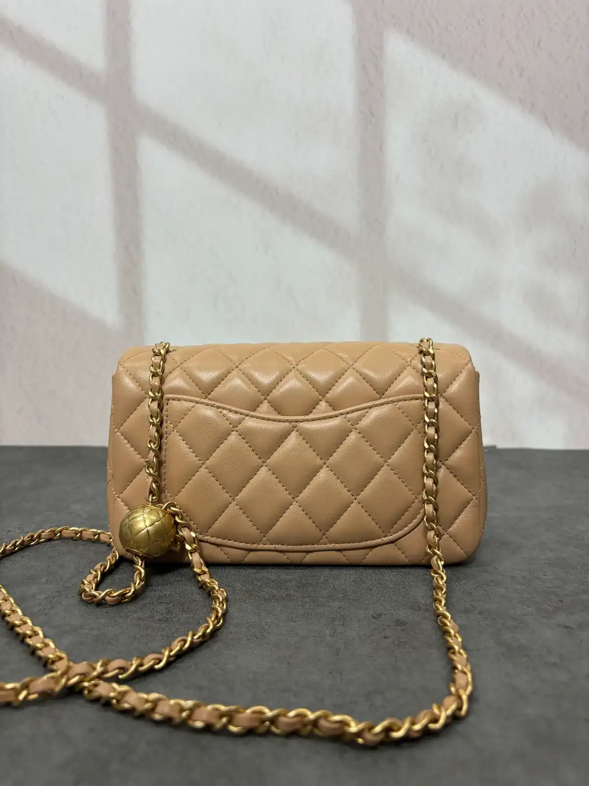 샤넬 클래식 베이지 찍힘 까짐 복원 before 11