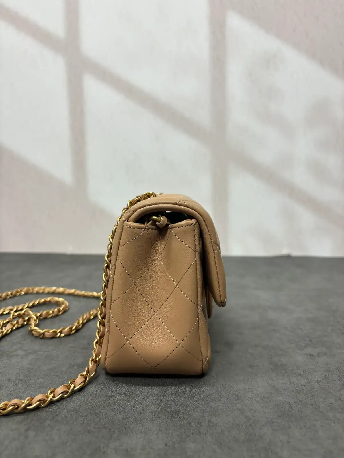 샤넬 클래식 베이지 찍힘 까짐 복원 before 12