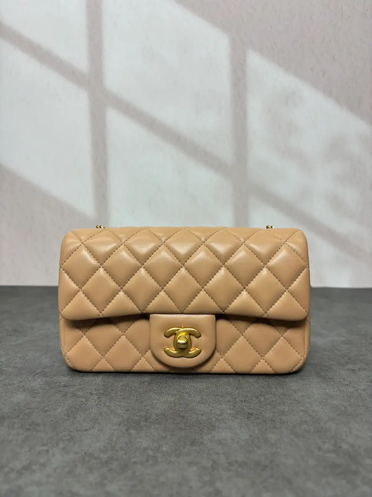 샤넬 클래식 베이지 찍힘 까짐 복원 before 14