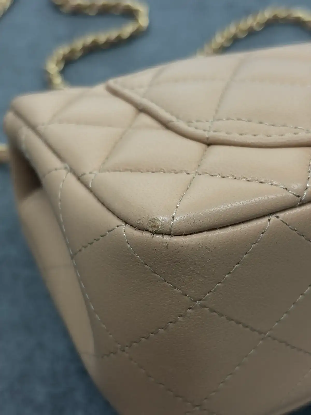 샤넬 클래식 베이지 찍힘 까짐 복원 before 5