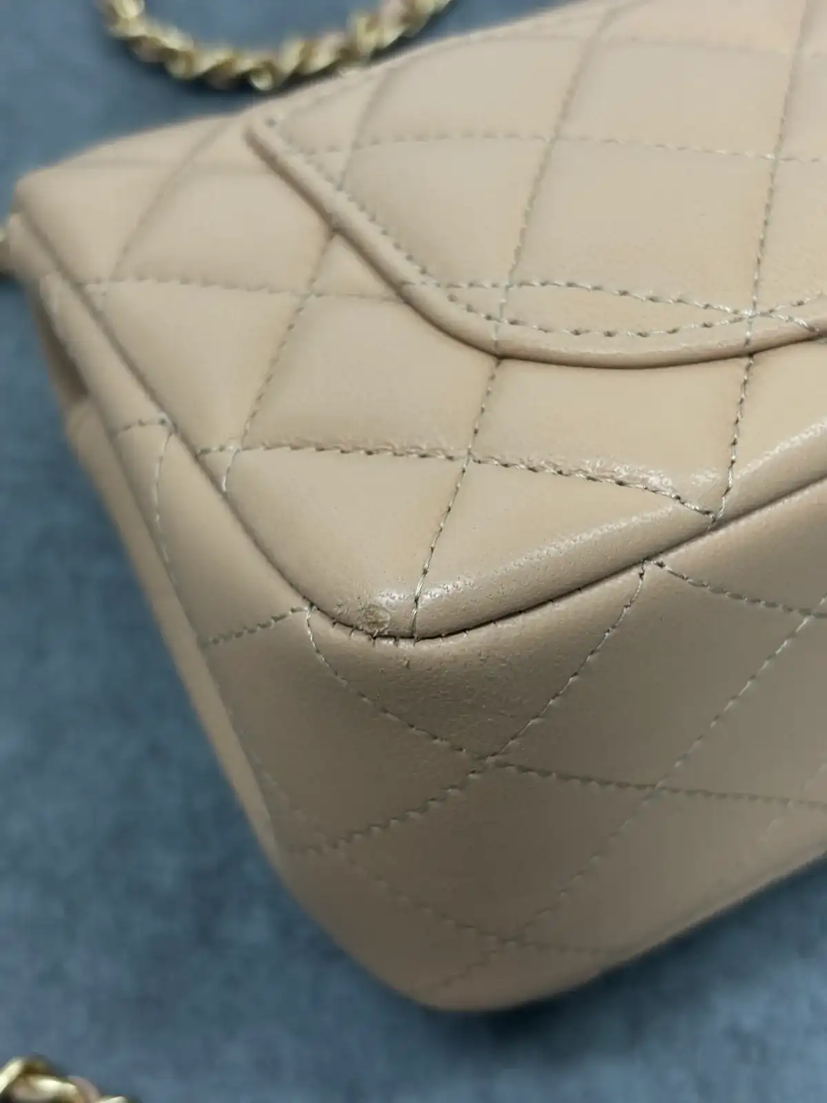 샤넬 클래식 베이지 찍힘 까짐 복원 before 6