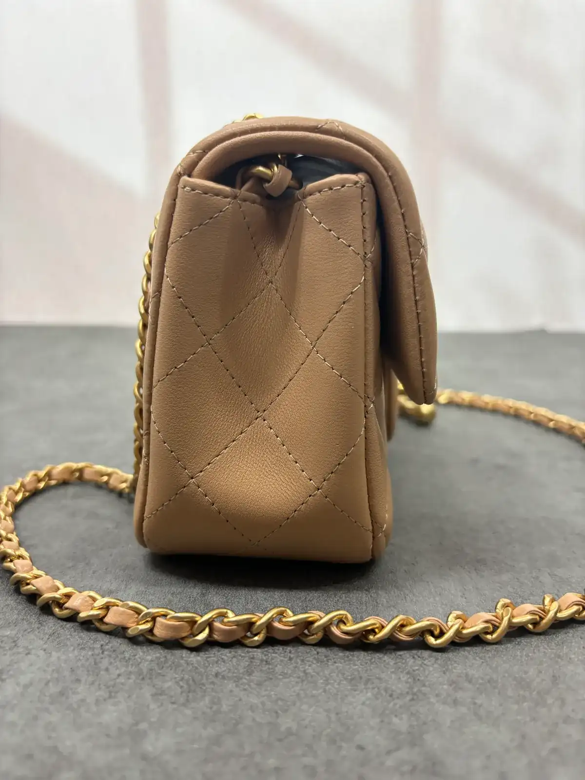 샤넬 클래식 베이지 찍힘 까짐 복원 before 9