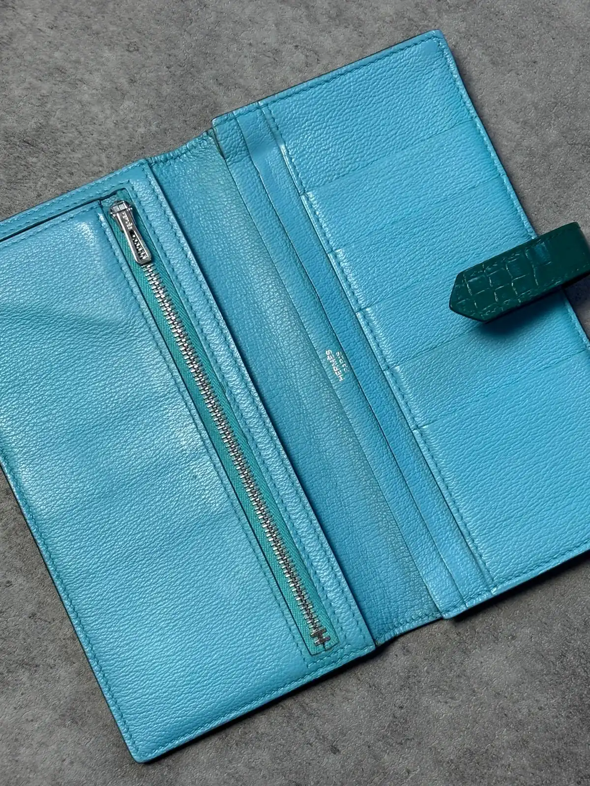 에르메스 베안지갑 그린 악어 타사 재염색 after 20