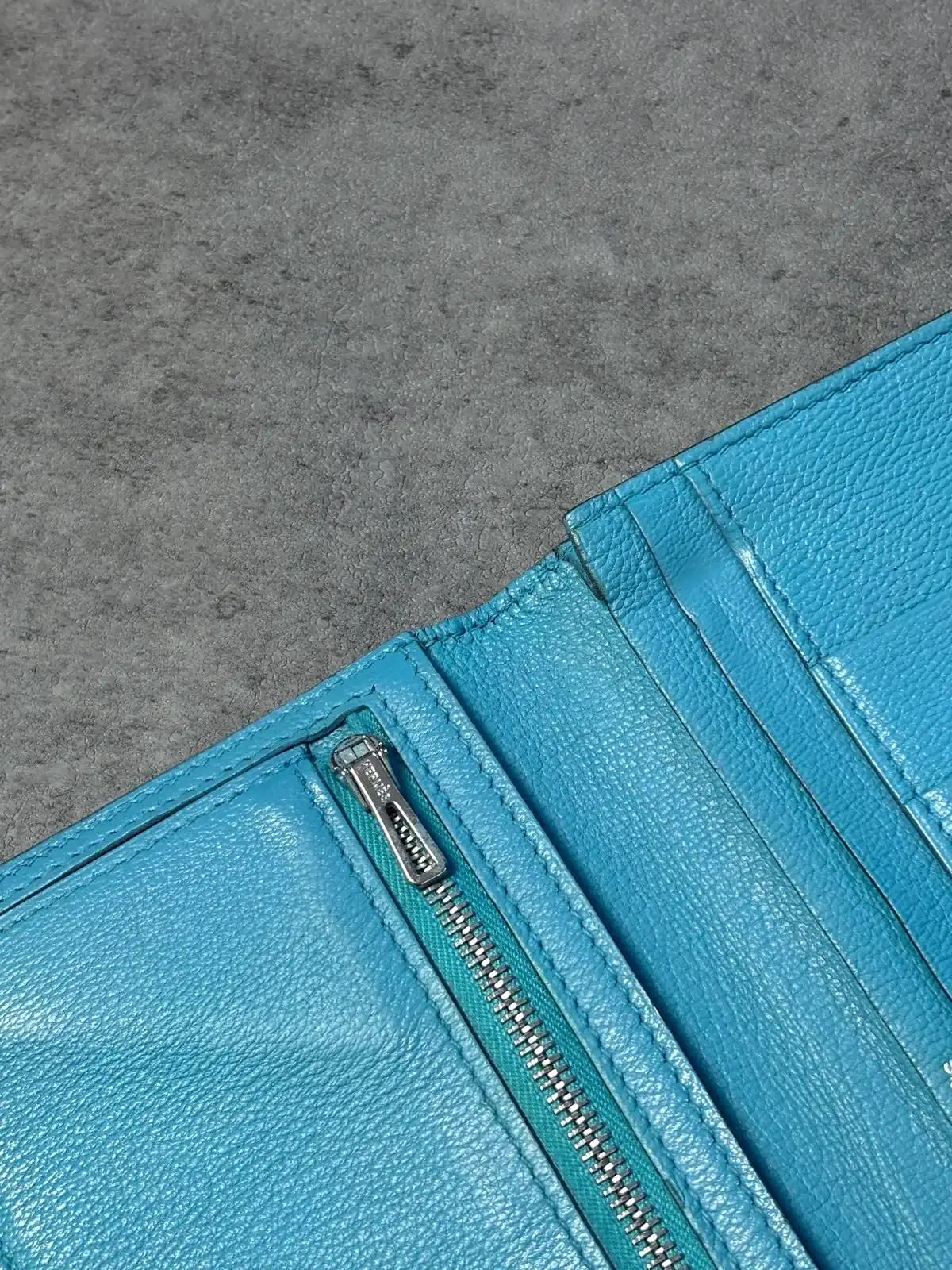 에르메스 베안지갑 그린 악어 타사 재염색 after 22