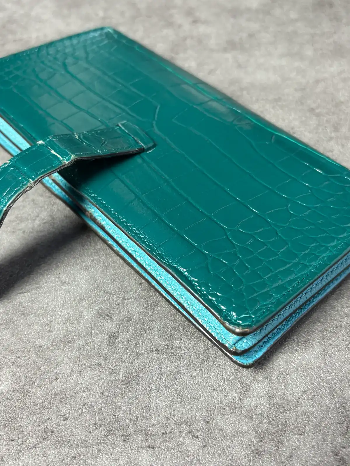 에르메스 베안지갑 그린 악어 타사 재염색 before 6