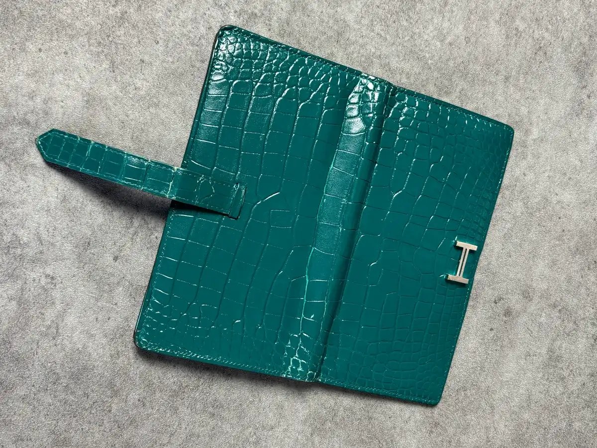 에르메스 베안지갑 그린 악어 타사 재염색 before 9