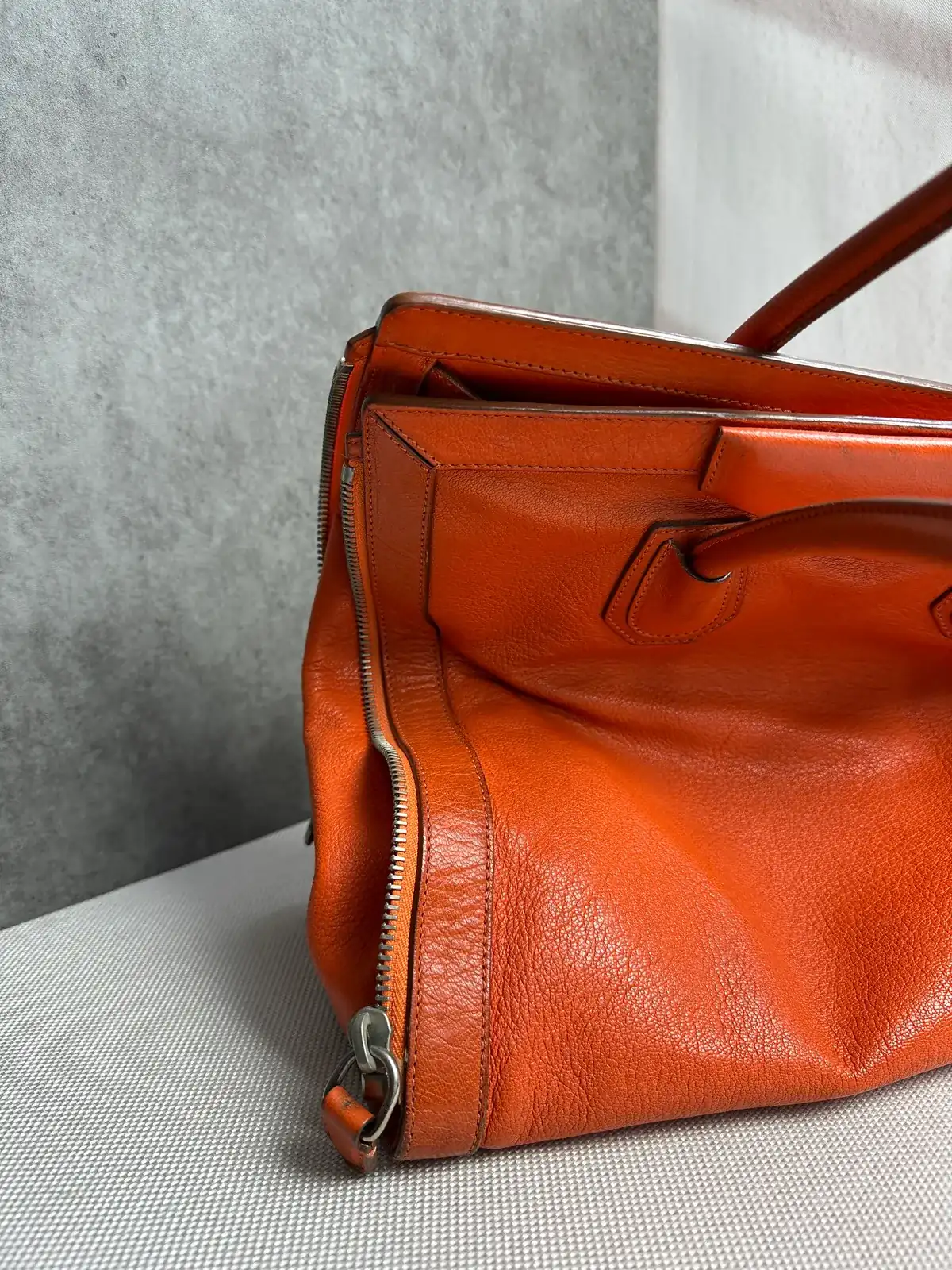 지방시 각 무너짐 복원 before 2