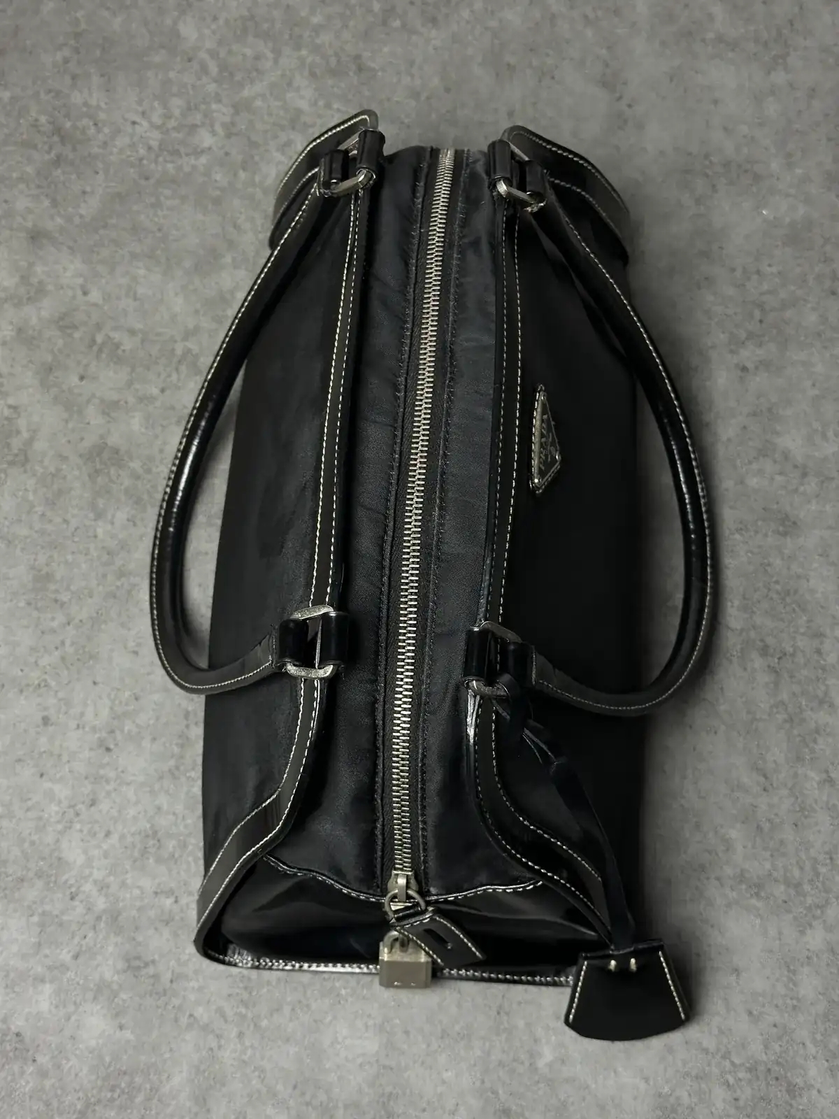 프라다 나일론 블랙염색