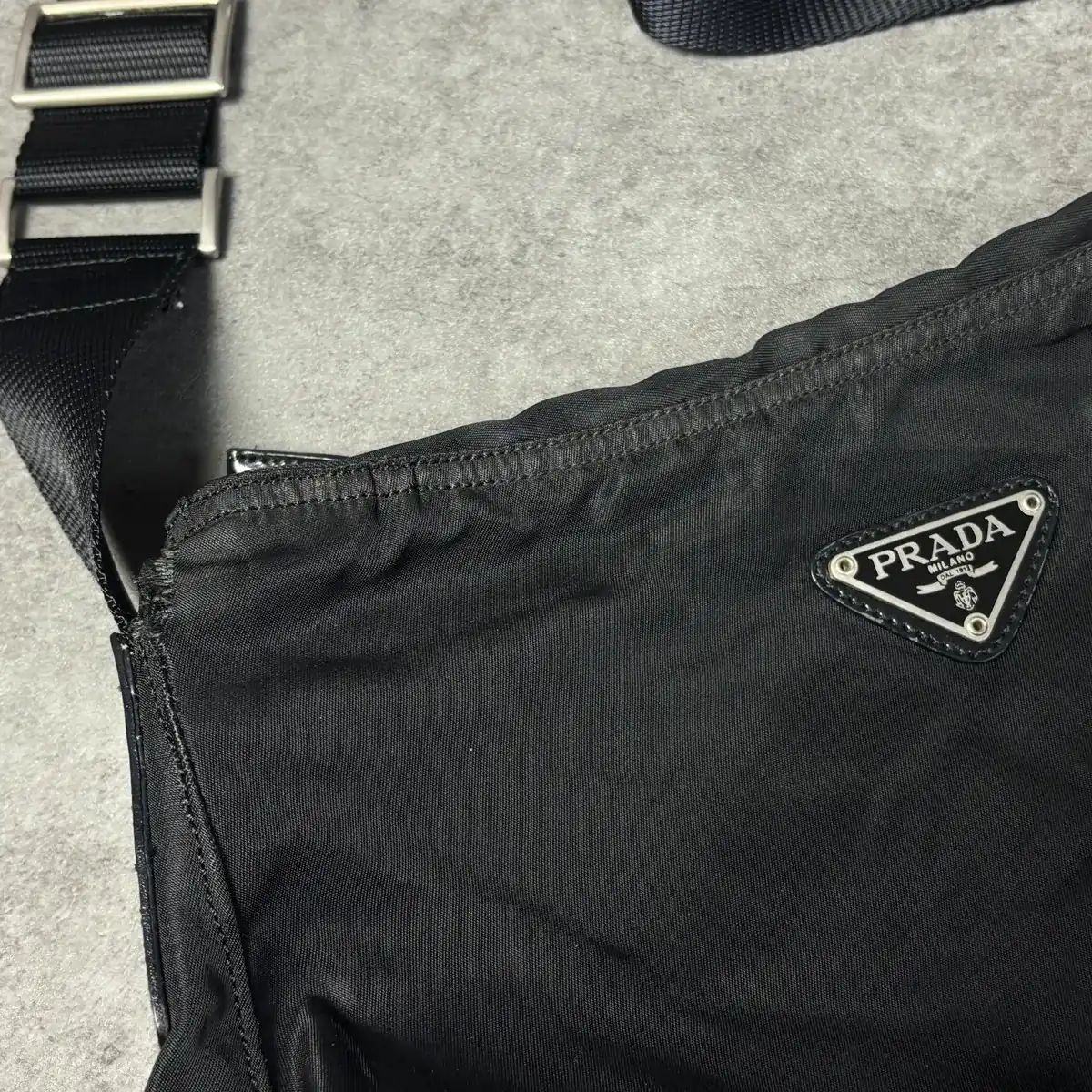 프라다 바이커백 찢어짐 바느질수선 before 1