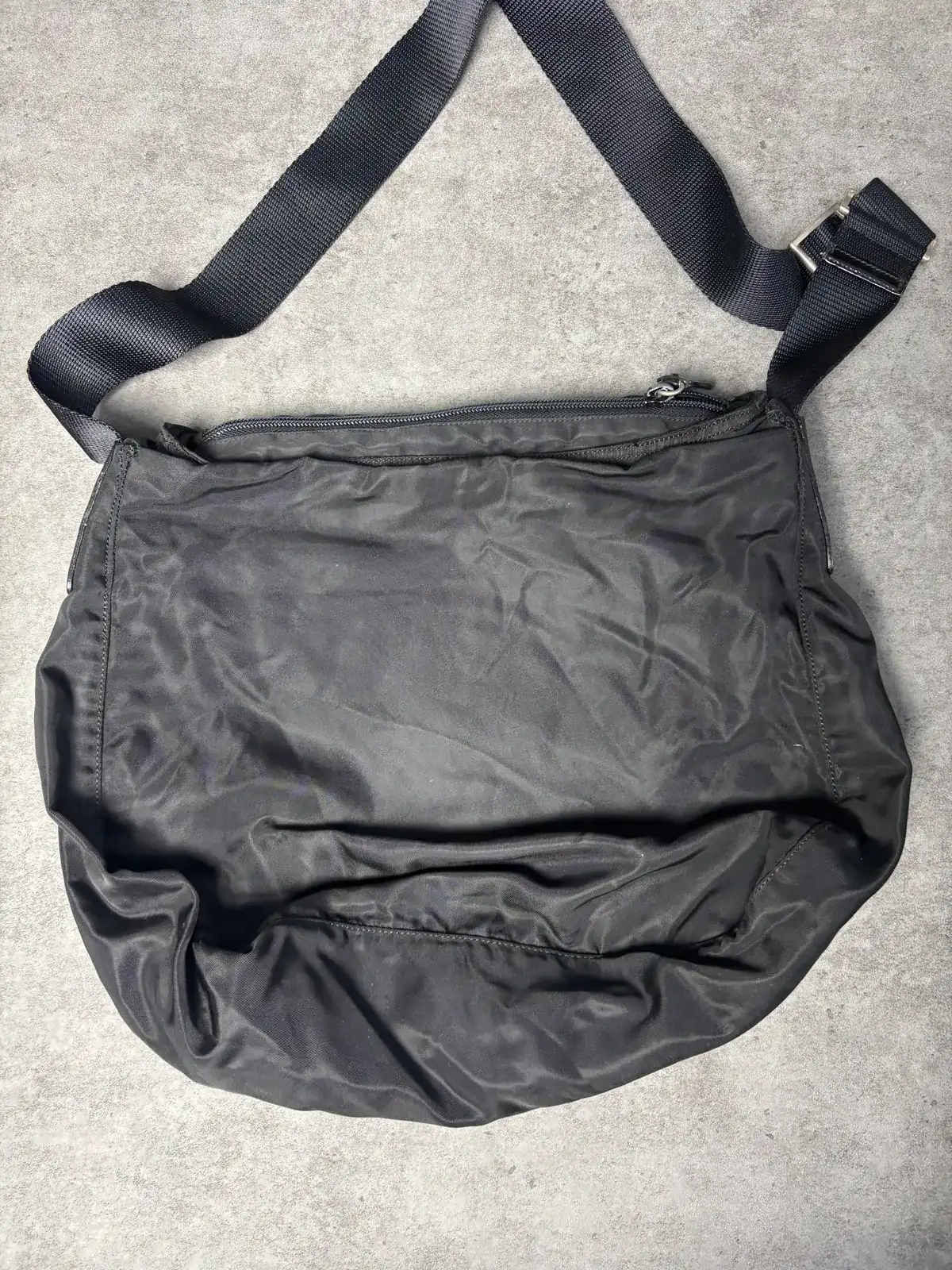 프라다 바이커백 찢어짐 바느질수선 before 2