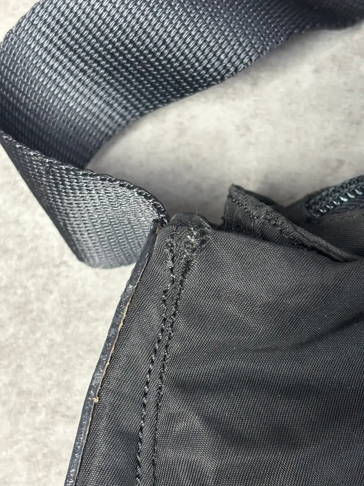 프라다 바이커백 찢어짐 바느질수선 before 3