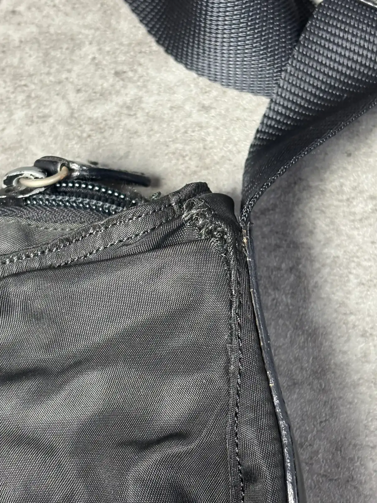 프라다 바이커백 찢어짐 바느질수선 before 4