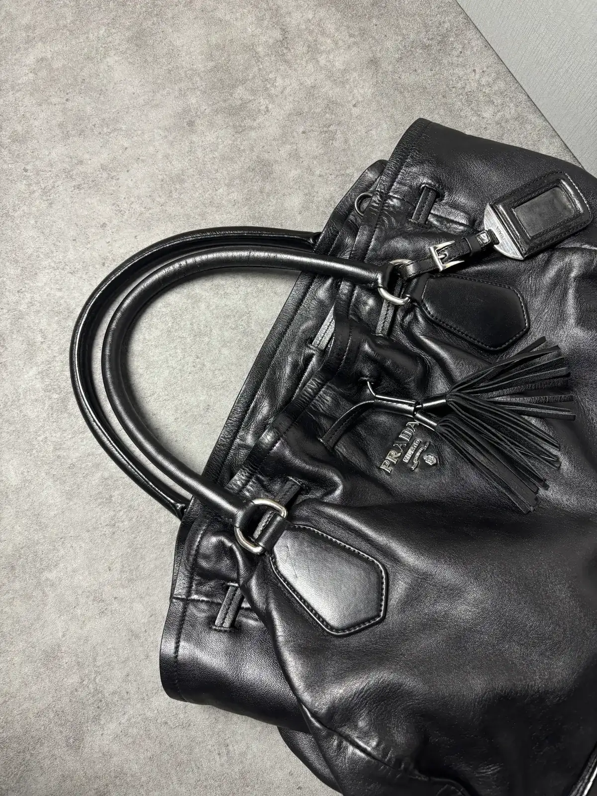 프라다 숄더백 블랙 복원염색, 유약
