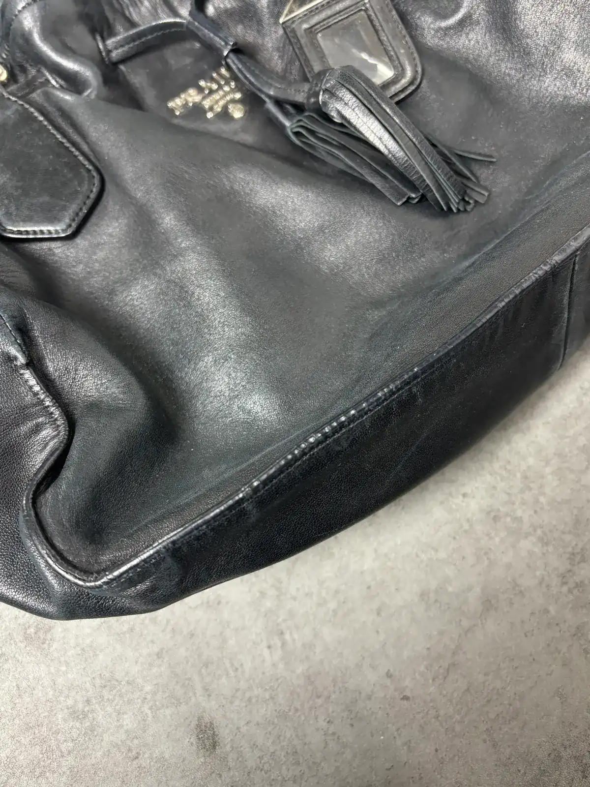 프라다 숄더백 블랙 복원염색, 유약 before 11