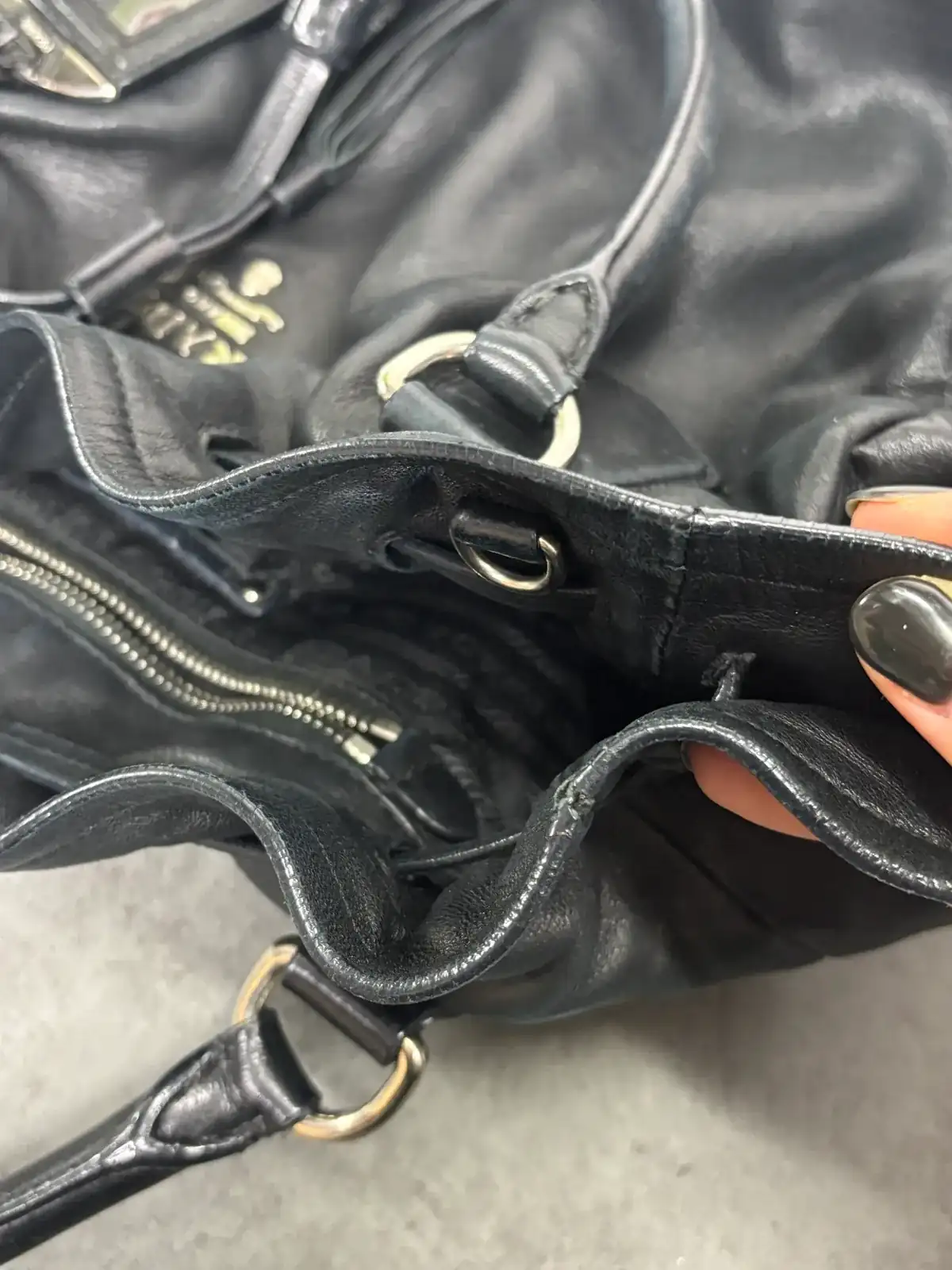 프라다 숄더백 블랙 복원염색, 유약 before 12
