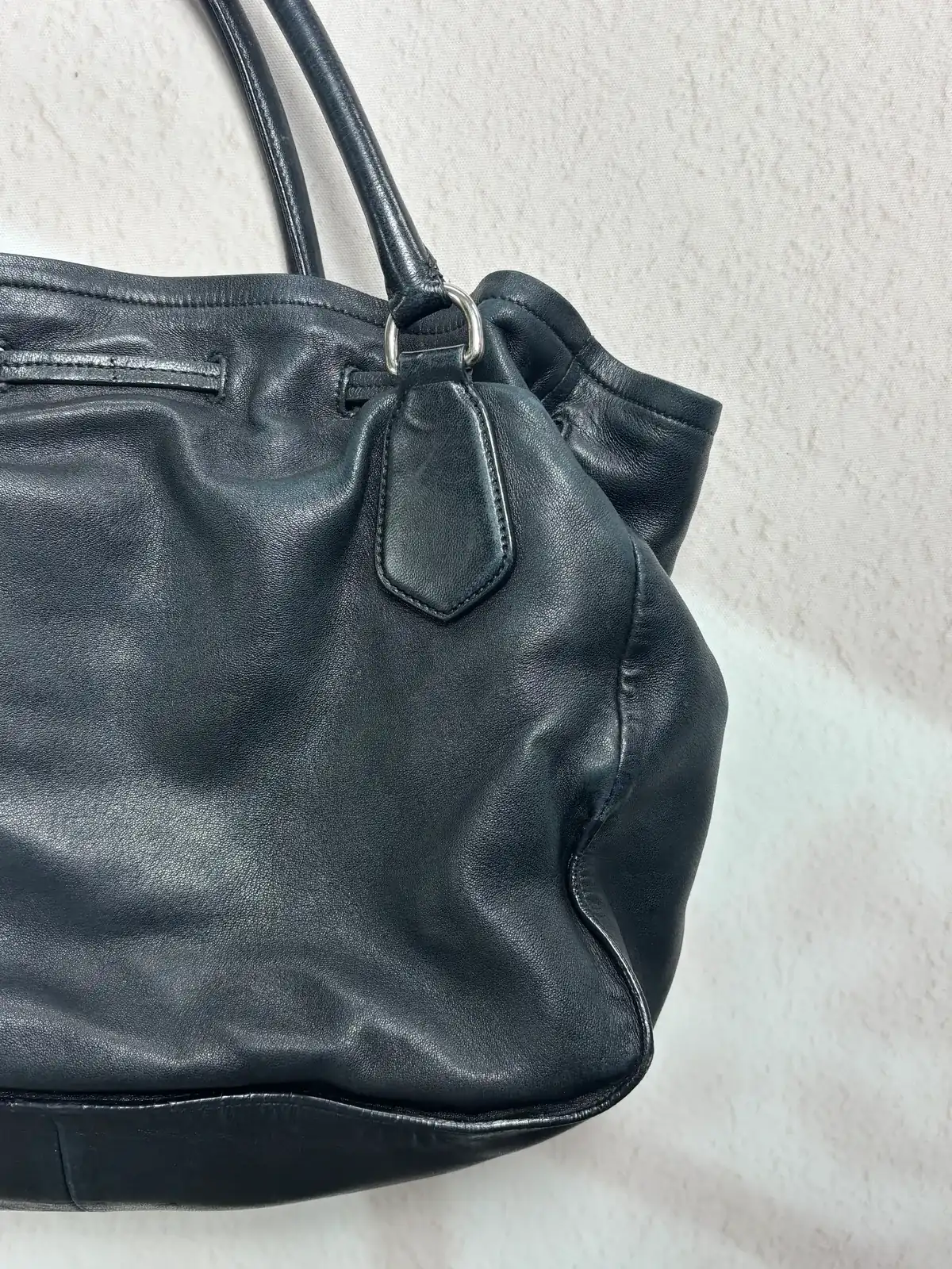 프라다 숄더백 블랙 복원염색, 유약 before 4