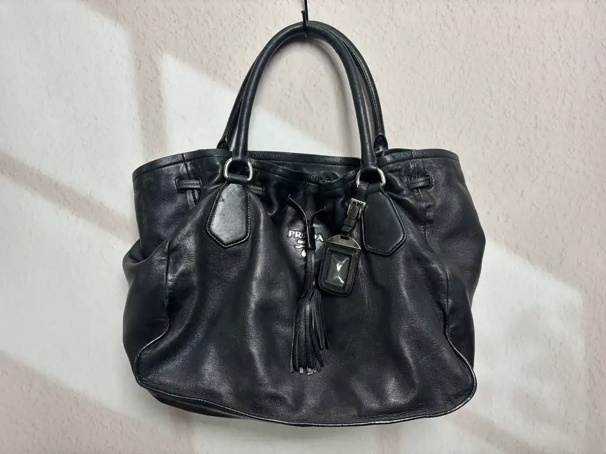 프라다 숄더백 블랙 복원염색, 유약 before 9